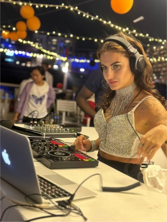 DJ In Alexandra Sea Lounge Dinner Cruise – Dubai Marina