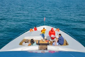 3-Hours Xclusive Superyacht Experience With Live Music & Meals - Image 4