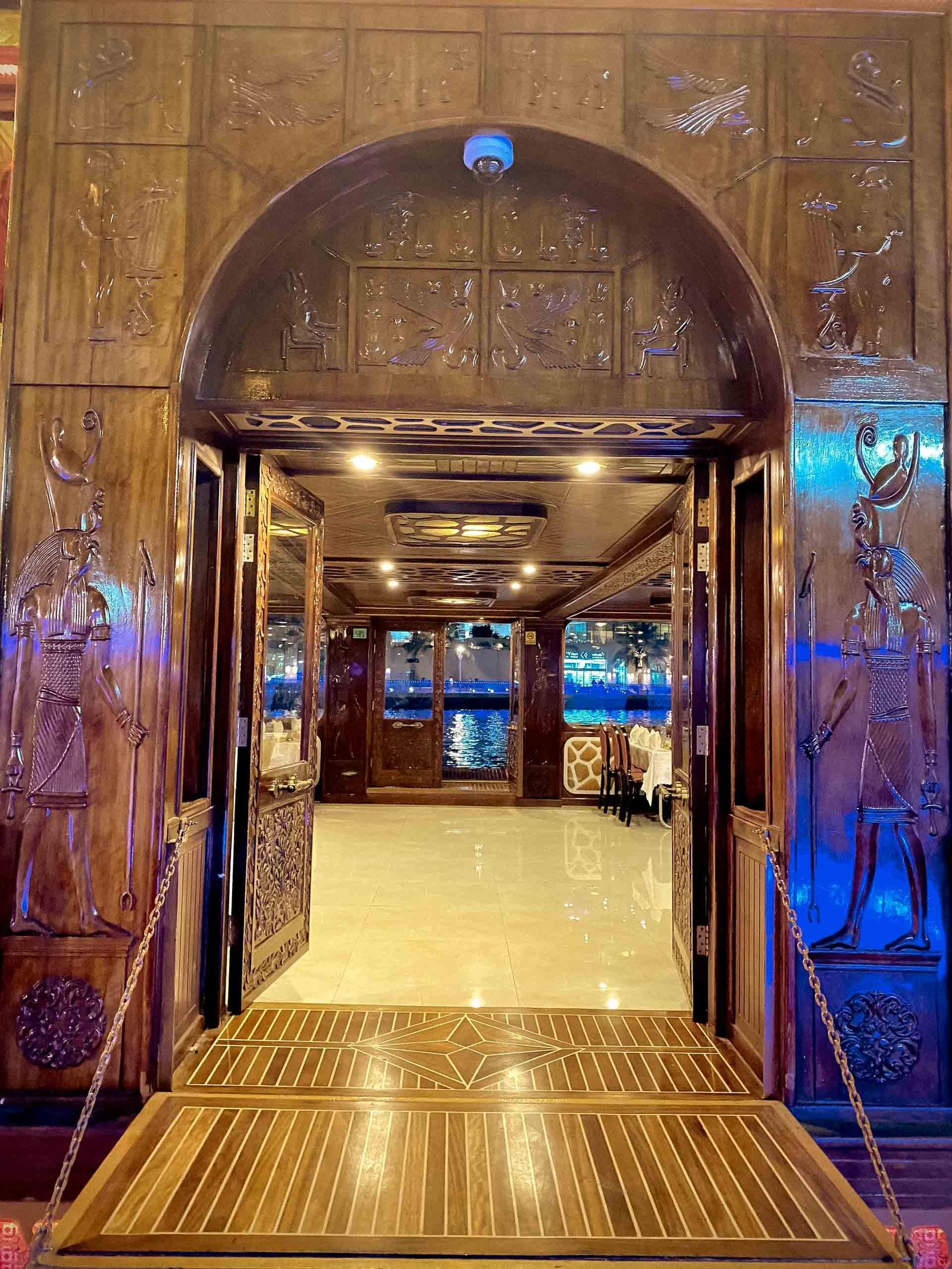 premium cruise in dubai marina with dinner