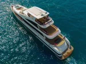 Luxury Sunseeker Superyacht Experience In Dubai With Live DJ & Saxophonist - Image 5