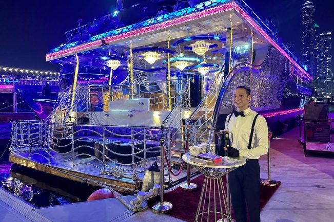 Premium Luxury Dinner Cruise Dubai Marina